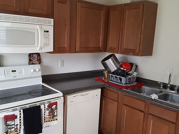 2nd image of 2828 Woodland St S