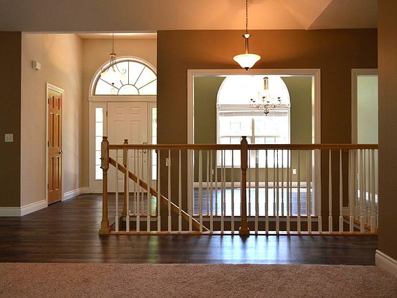 2nd image of 1405 Stoneycreek Cir