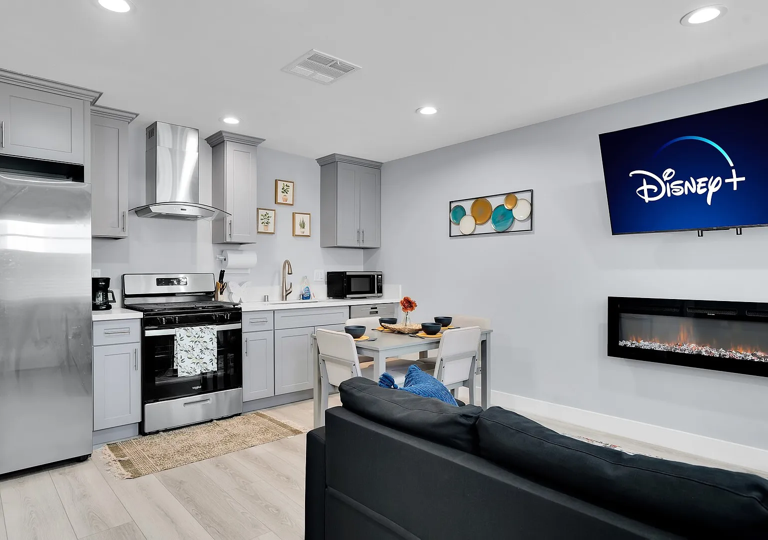 Fully furnished 1 bed 1 bath home — Photo 4