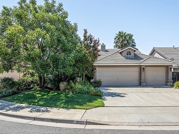 3rd image of 2955 E Pryor Dr