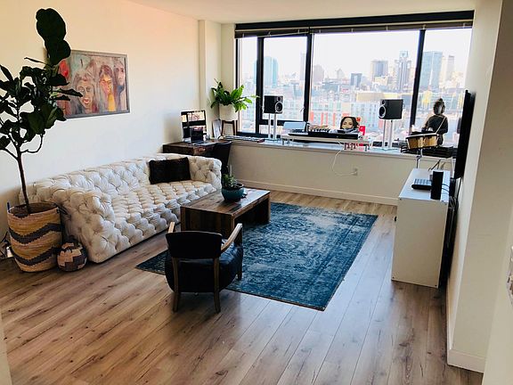 2nd image of 250 King St Unit 1210