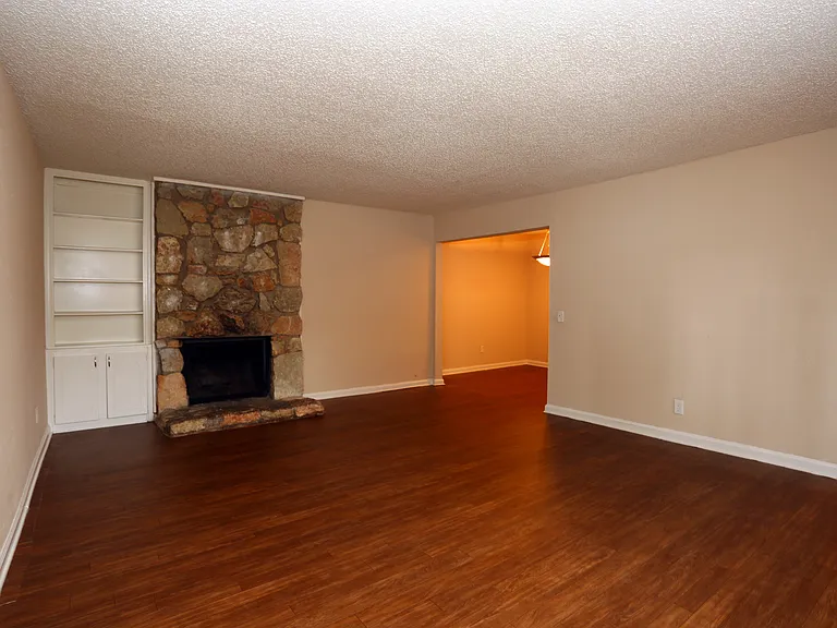 Wilshire Lofts and Townhomes — Photo 47