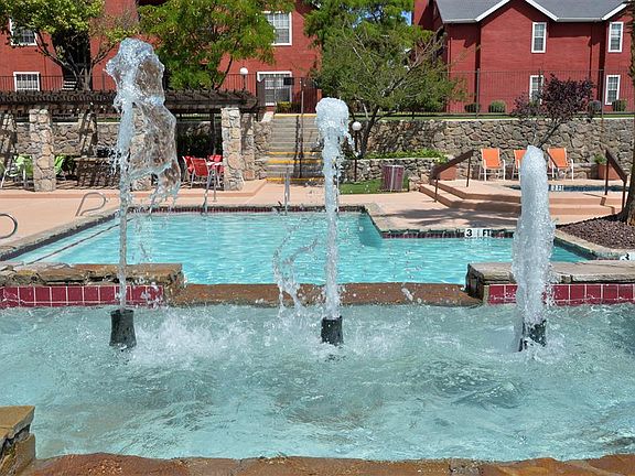 Impressive water fountains at the pool