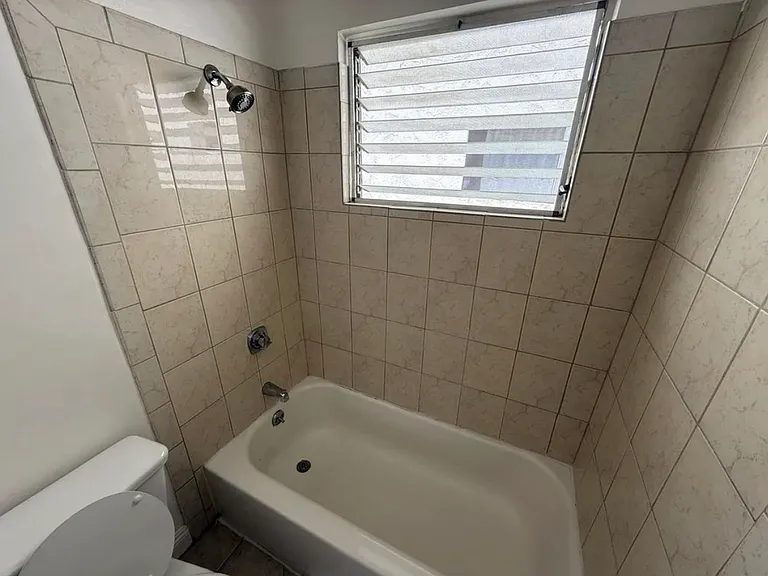 1002 S Barrington Ave #4 — Photo 4
