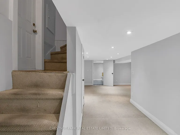 484 Merton St — Photo 35