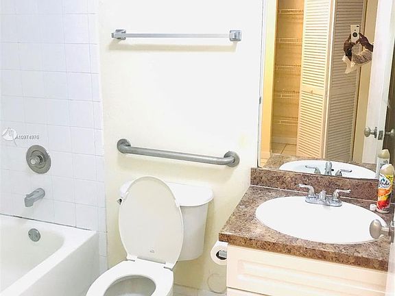 5th image of 600 NW 32nd Pl APT 114