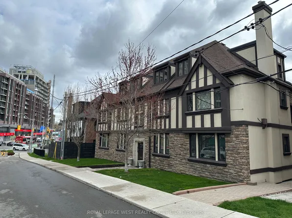 27 Mossom Rd #6, Toronto, ON M6S 1L9