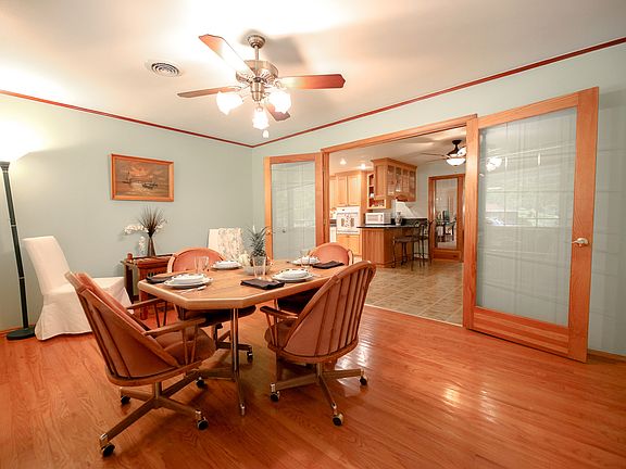 3rd image of 621 Nolia Ave