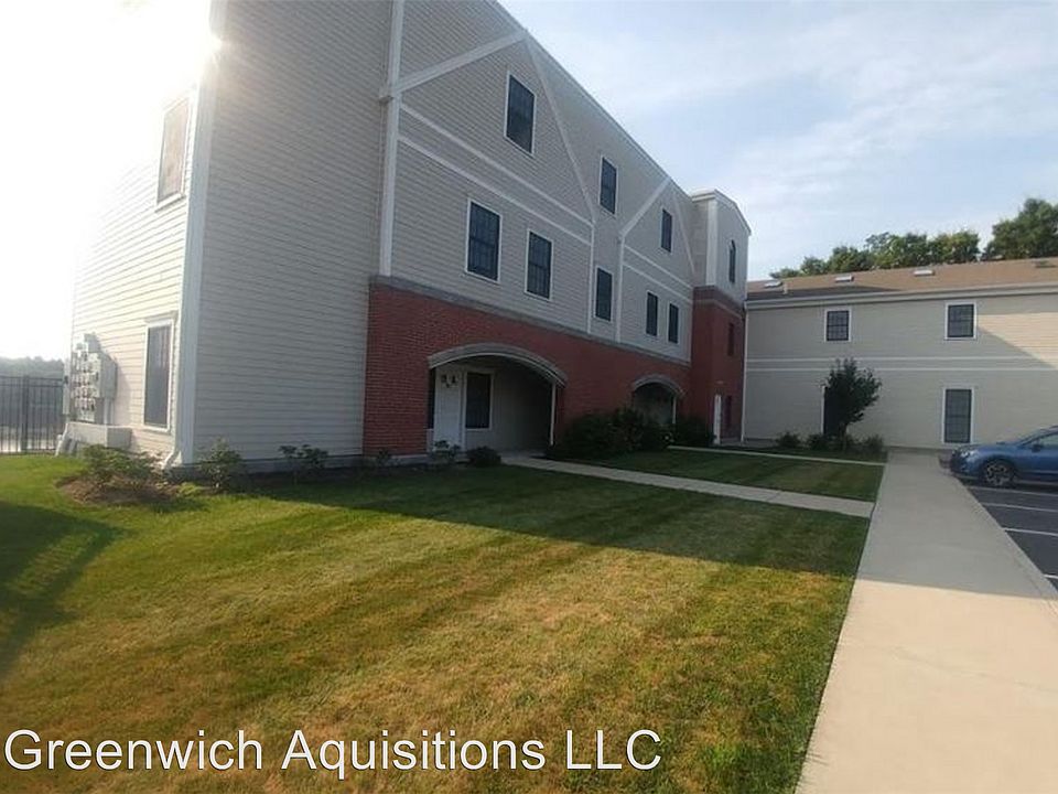 2nd image of 60 Crompton Ave APT B4