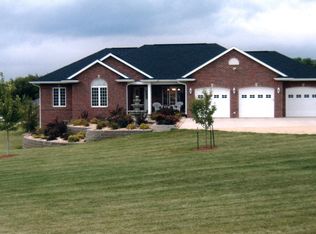 31473 Olde Castle Rd, Dyersville, IA 52040