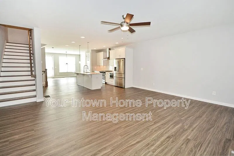 3 bed, 3.0 bath, 2112 sqft, $2,750 — Photo 2