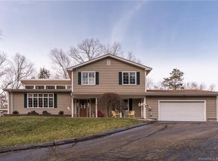 91 Ledgewood Dr, North Branford, CT 06471