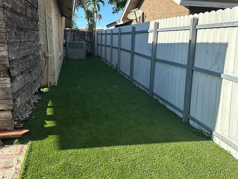 8208 SW 12th Pl — Photo 6