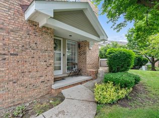 6607 Bellows Ct, West Bloomfield, MI 48322