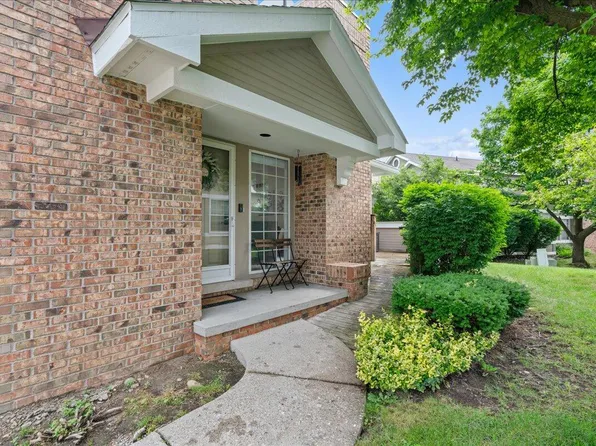 6607 Bellows Ct, West Bloomfield, MI 48322