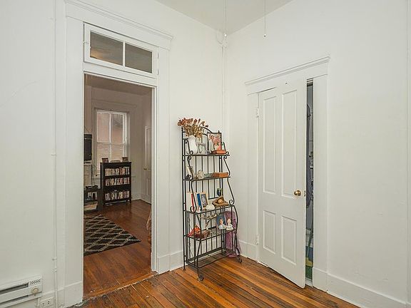 2nd image of 225 Orchard St