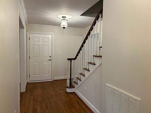 2nd image of 112 Essex Ct