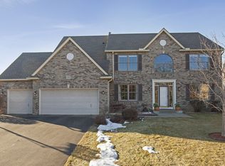 890 Woodcliff Ct, Eagan, MN 55123