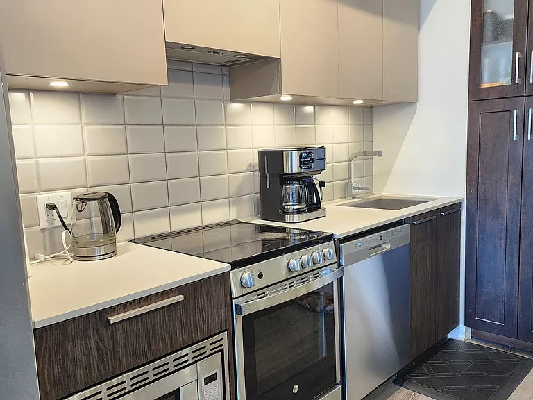 4208 Dundas St W #610 — Photo 26