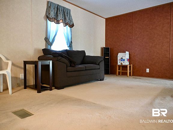5th image of 23 Hampton Ln