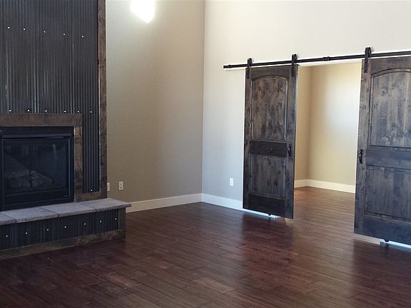 4th image of 2637 Plains St