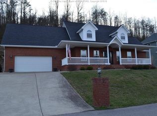 144 Lock Ln, Alum Creek, WV 25003