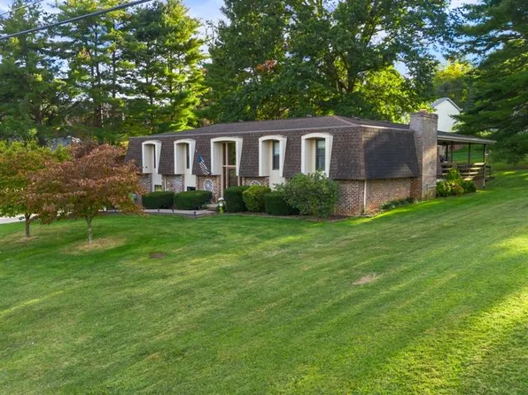 130 Lawndale Dr, Bristol, VA 24201