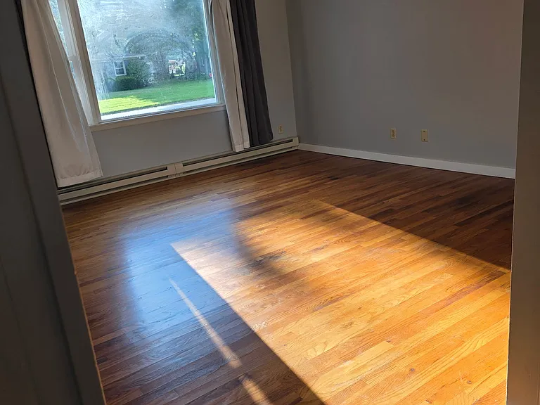 4367 Stuart Dr — Photo 2