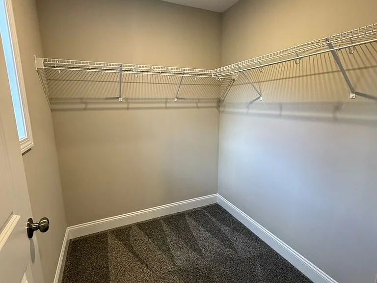 108 Mammoth Rd #B — Photo 9