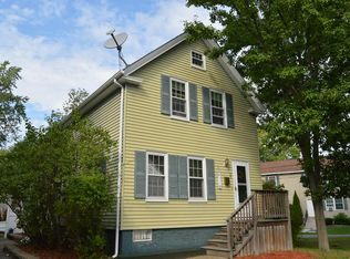 26 Field St, Amesbury, MA 01913
