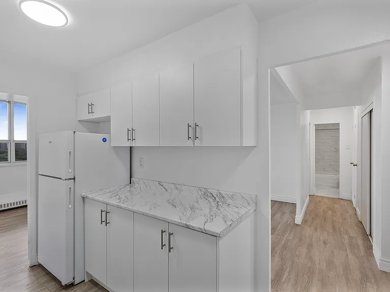65 Thorncliffe Park Dr #1006 — Photo 12