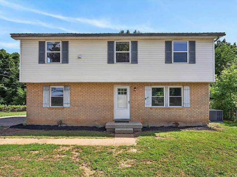 444 Appleton Dr — Photo 1