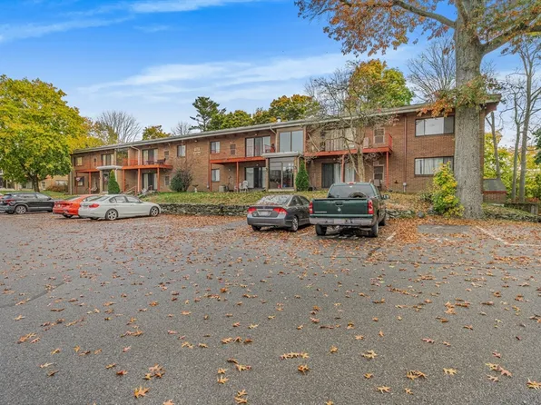 171 Highland St APT 104, Taunton, MA 02780