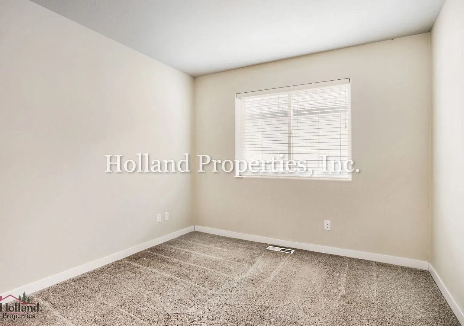 Inviting 4-Bedroom Home with Fireplace & Private yard! — Photo 4