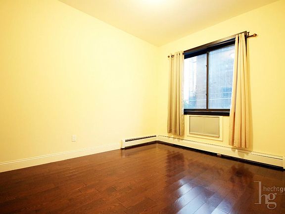 2nd image of 3059 Crescent St APT 1F