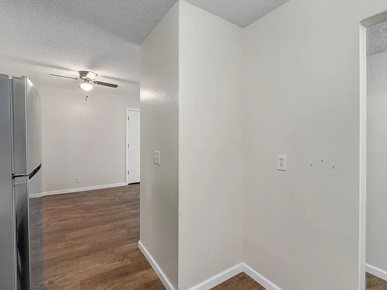 1221 S Park Ave #9 — Photo 11