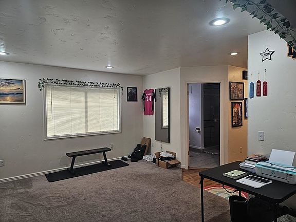 3rd image of 107 Esta Ave
