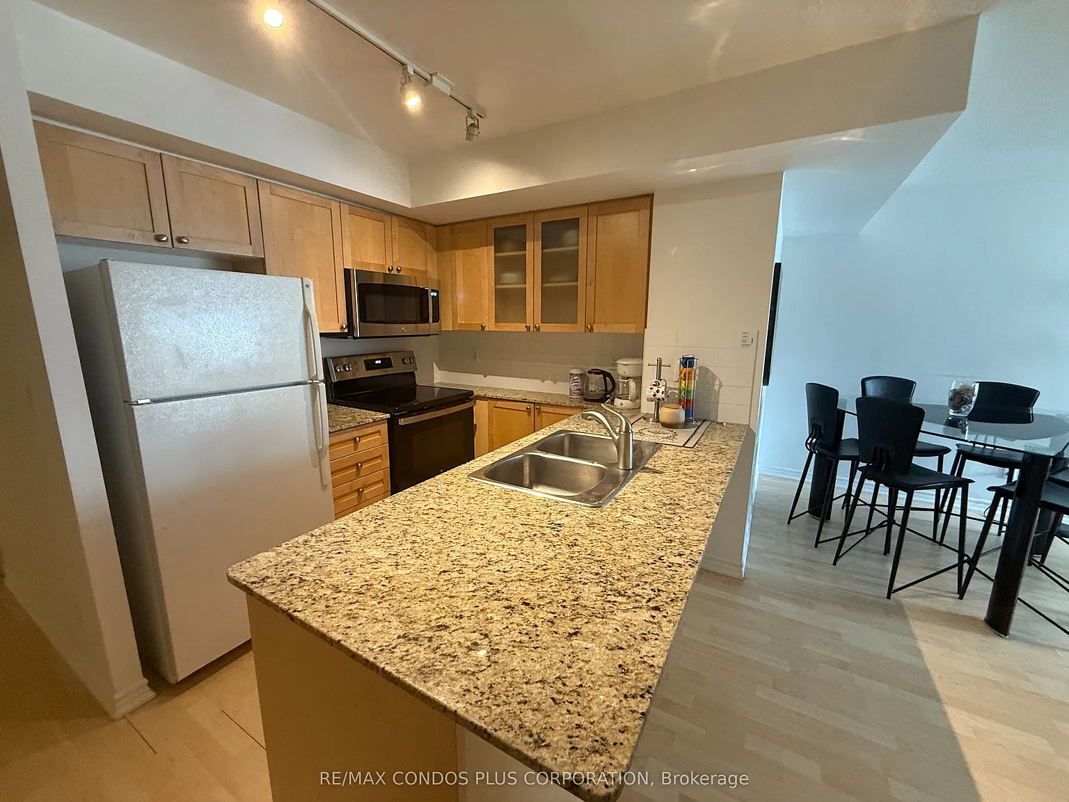 3 bed, $4,000 — Photo 2