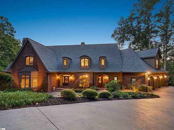 2nd image of 120 Tuscany Way