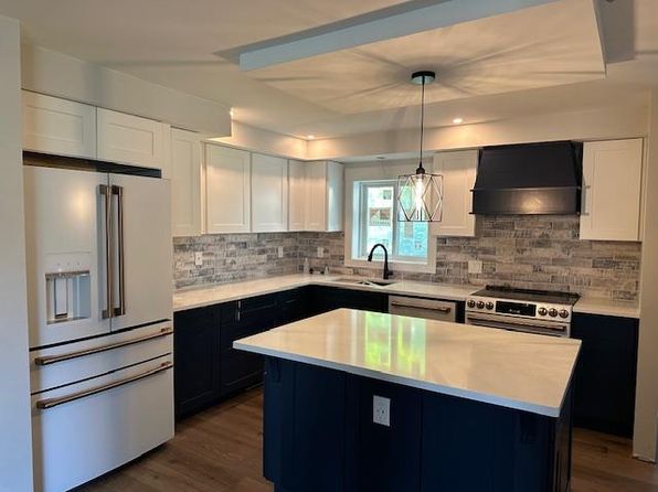 523 E Walled Lake Dr