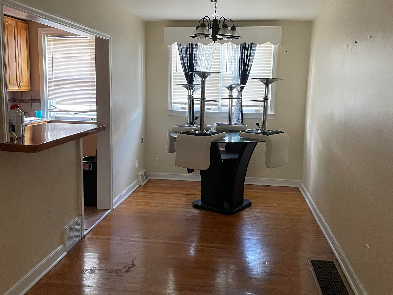 3 bed, 1136 sqft, $1,600 — Photo 2