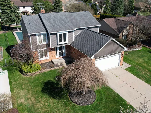 46842 Foxtail Ct, Macomb, MI 48044