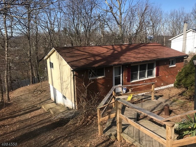 1st image of 34 Hillside Dr