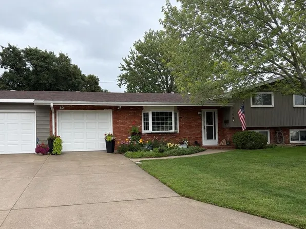 1104 N Vine St, Hoisington, KS 67544