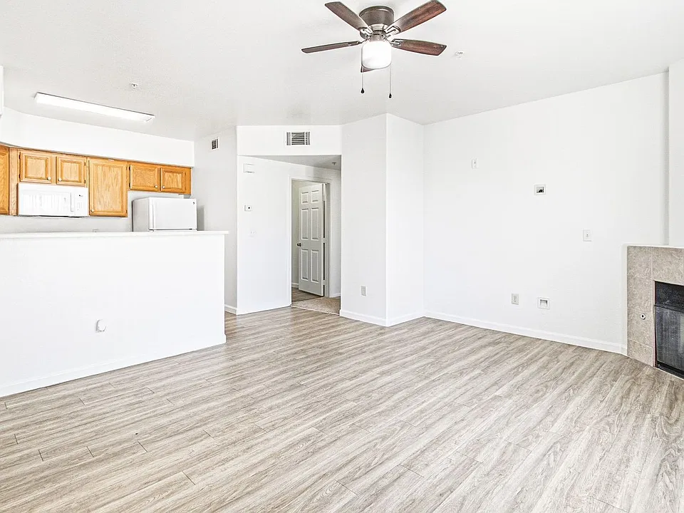 7131 S Durango Dr #305