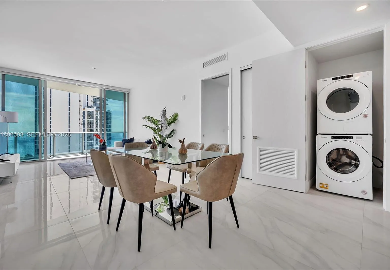 2 bed, 1361 sqft, $7,950 — Photo 3