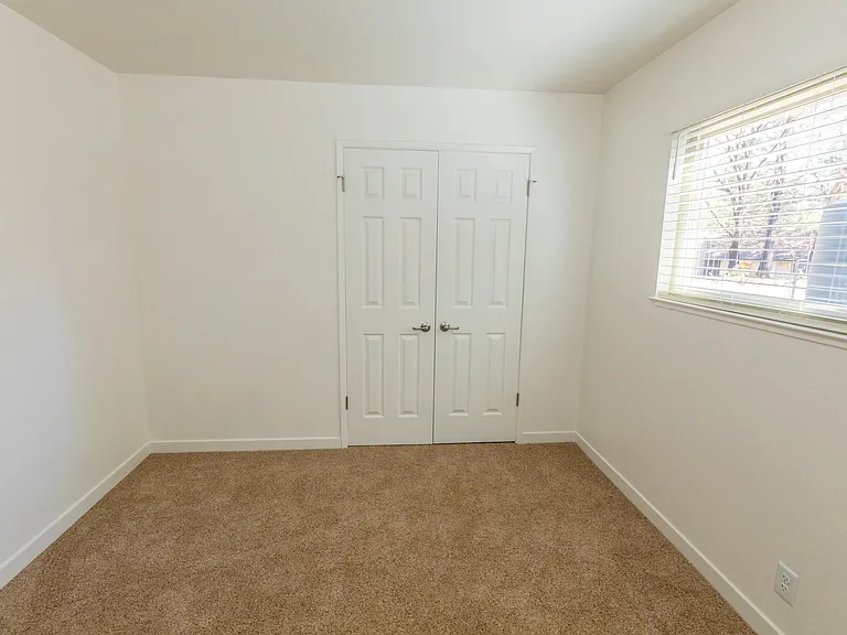 Villa Monterey Apartments — Photo 34