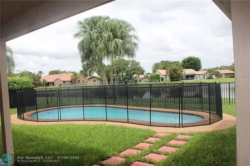 1st image of 1028 NW 110th Ln