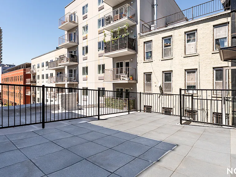 129 Graham Ave #3R — Photo 16