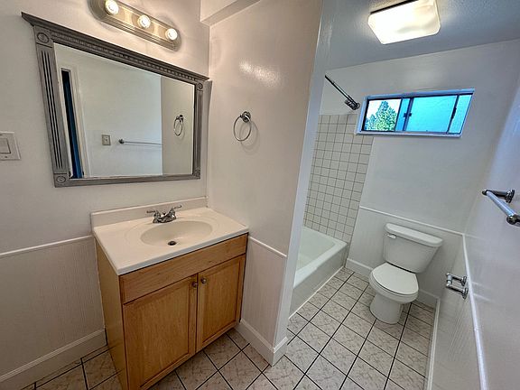 5th image of 2404 S Elizabeth St APT 6